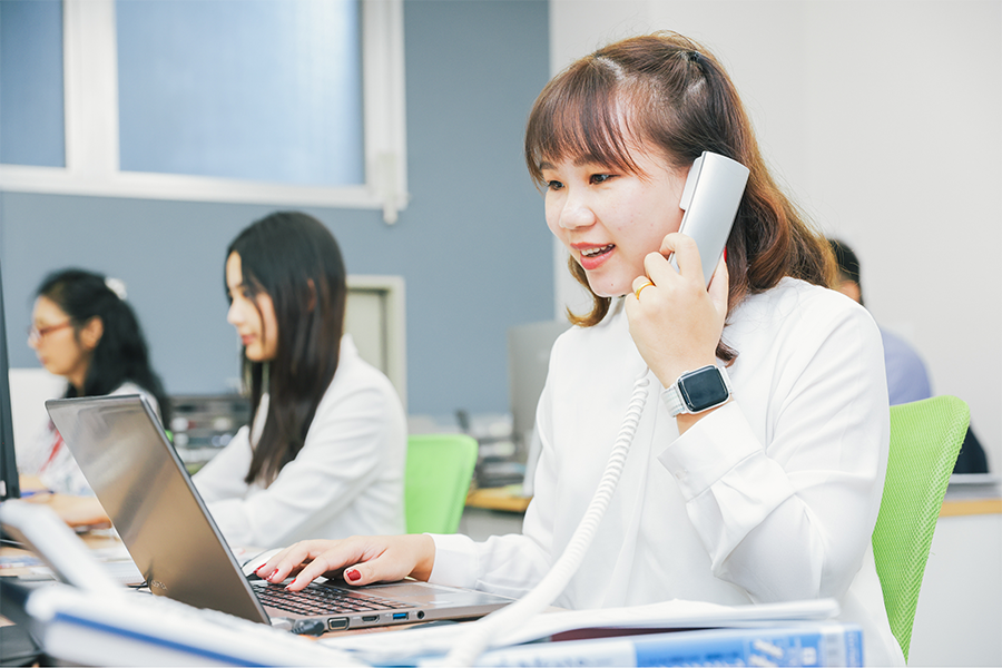 【週2～5日OK】高時給1800円アルバイト◆テレアポ・営業経験者優遇！外国人専門の人材紹介/オフィスワーク